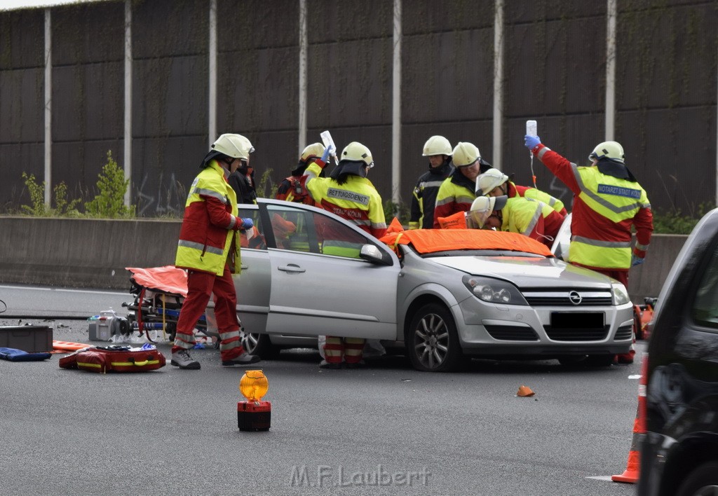 VU Auffahrunfall A 3 Rich Oberhausen kurz vor AS Koeln Dellbrueck P012.JPG - Miklos Laubert